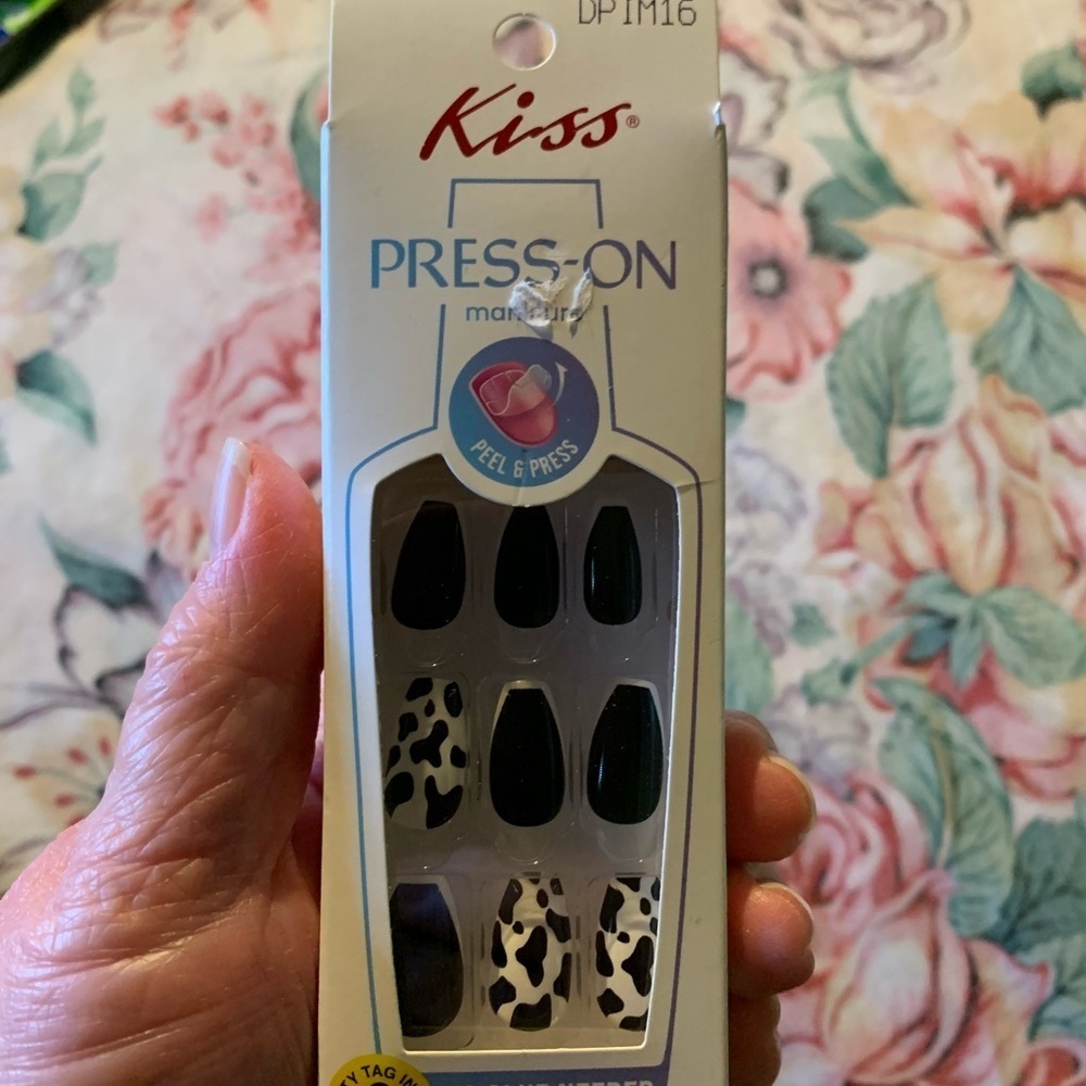 Kiss Monochrome Nail Kit